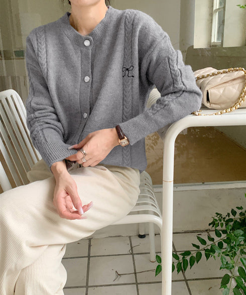 リボンワンポイントニットカーディガン秋冬 レディース パール調ボタン ニットトップス 長袖 ニットアウター クルーネック セーター 韓国風 ベーシック ニット羽織 2HUANYI-001